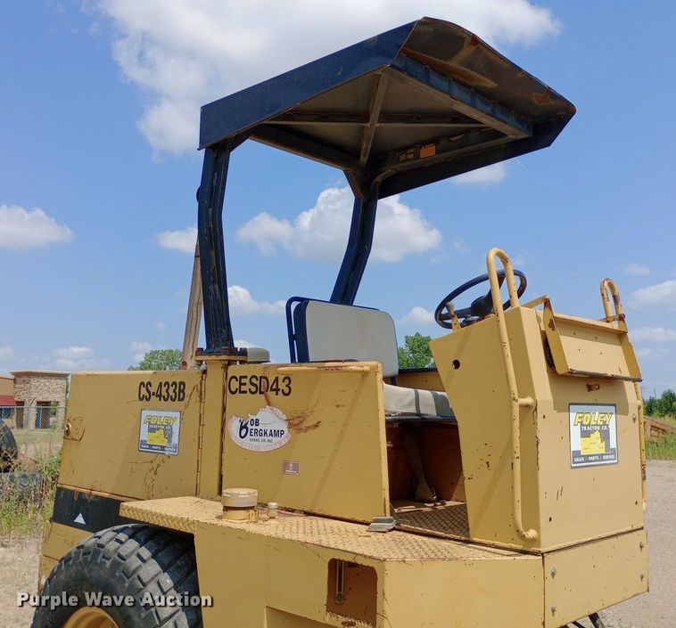 image for item DP1279 1992 Caterpillar CS-433B single drum vibratory roller