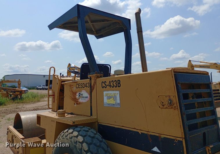 image for item DP1279 1992 Caterpillar CS-433B single drum vibratory roller