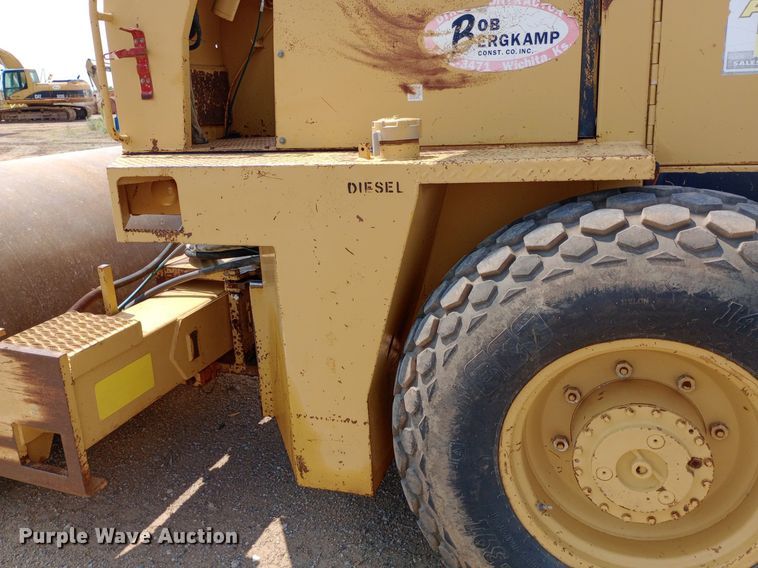 image for item DP1279 1992 Caterpillar CS-433B single drum vibratory roller