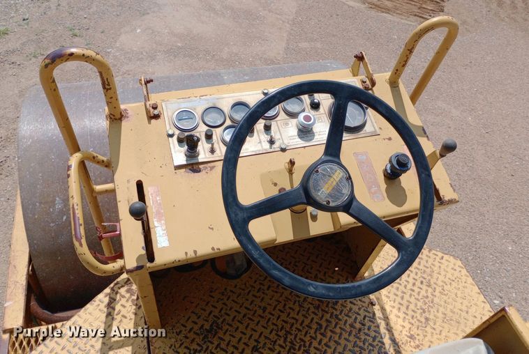 image for item DP1279 1992 Caterpillar CS-433B single drum vibratory roller
