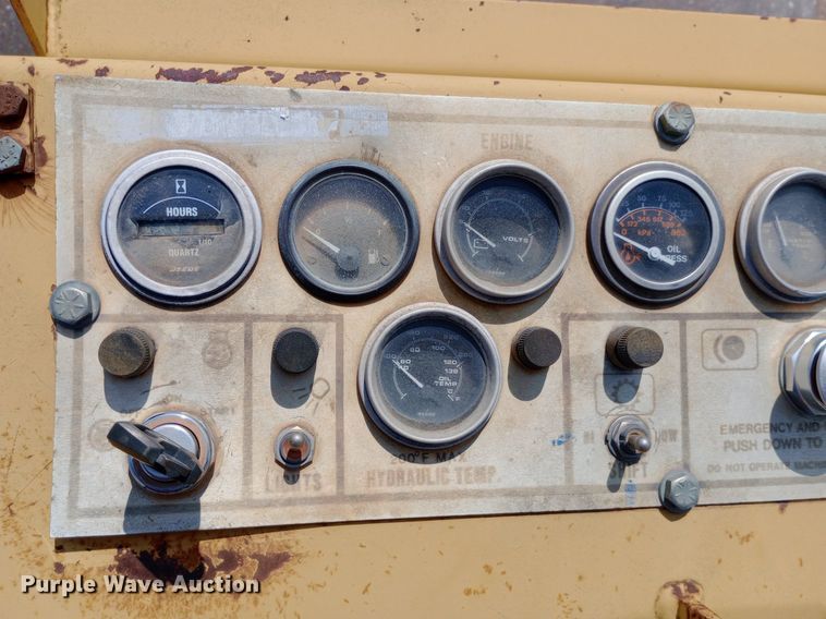 image for item DP1279 1992 Caterpillar CS-433B single drum vibratory roller