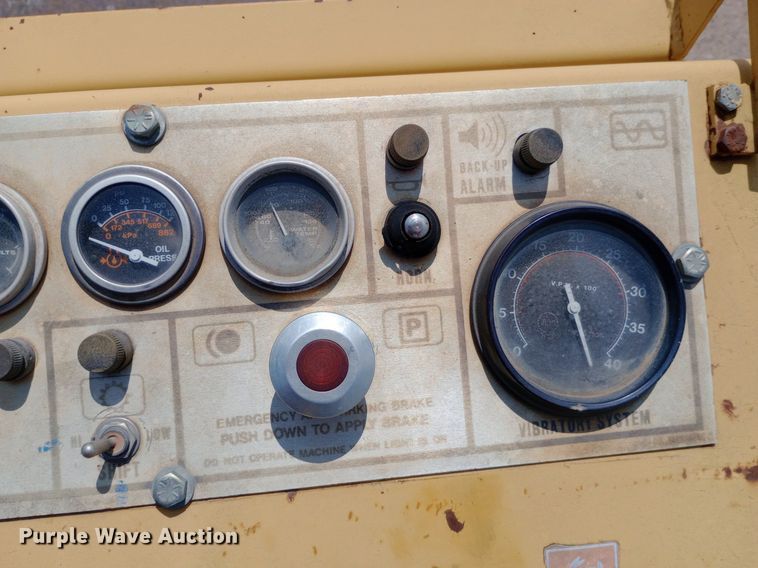 image for item DP1279 1992 Caterpillar CS-433B single drum vibratory roller