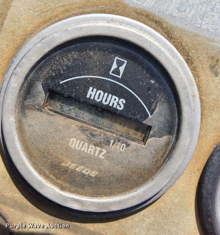 image for item DP1279 1992 Caterpillar CS-433B single drum vibratory roller