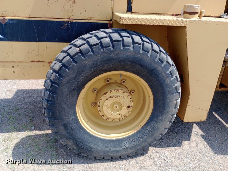 image for item DP1279 1992 Caterpillar CS-433B single drum vibratory roller