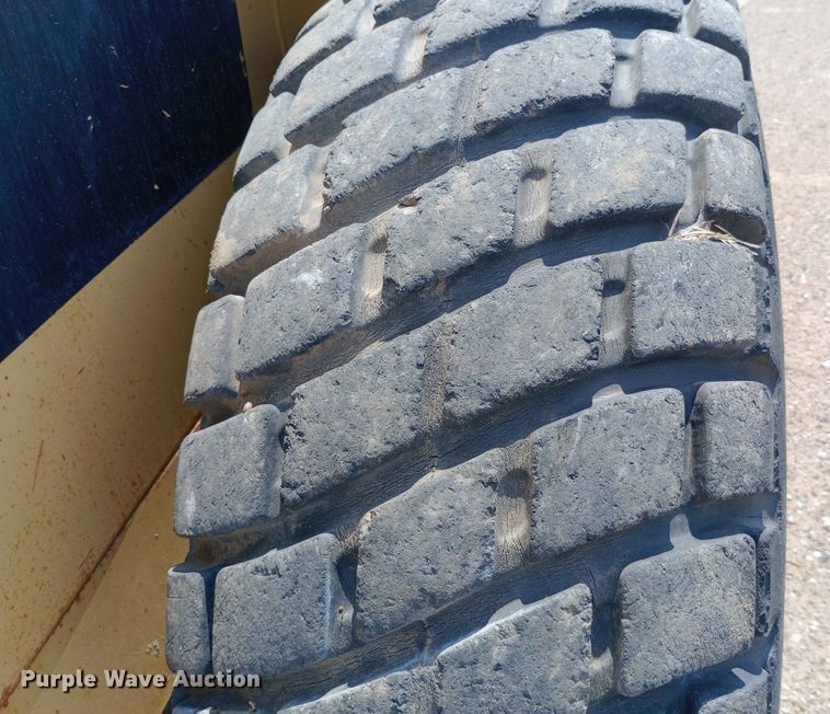 image for item DP1279 1992 Caterpillar CS-433B single drum vibratory roller