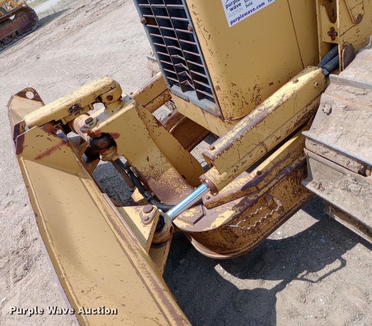 image for item DP1281 2002 Caterpillar D4G dozer