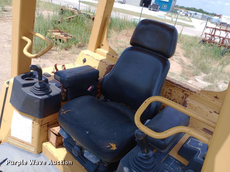 image for item DP1281 2002 Caterpillar D4G dozer