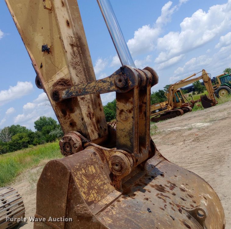 image for item DP1284 2002 Caterpillar  330CL excavator