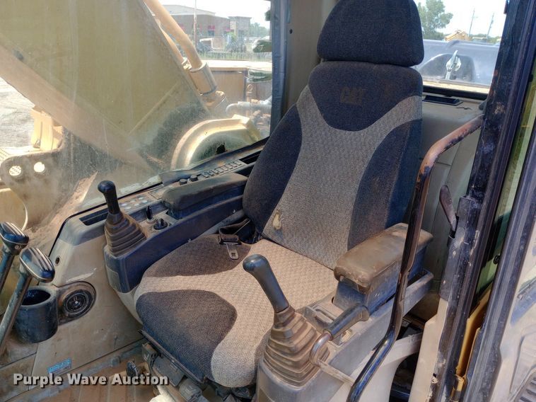 image for item DP1284 2002 Caterpillar  330CL excavator