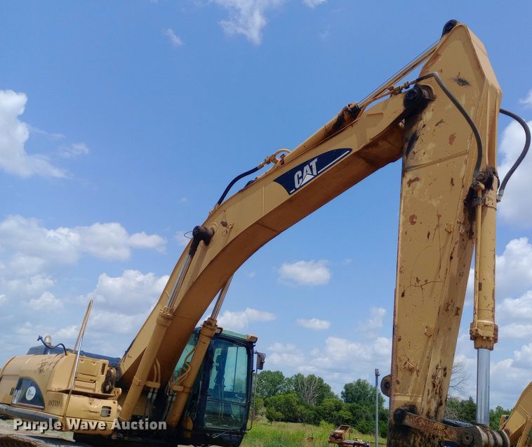 image for item DP1285 2002 Caterpillar 330C L excavator