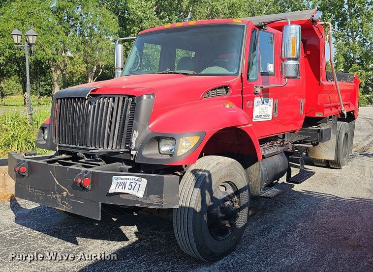 image for item DP6577 2004 International 7400 dump truck