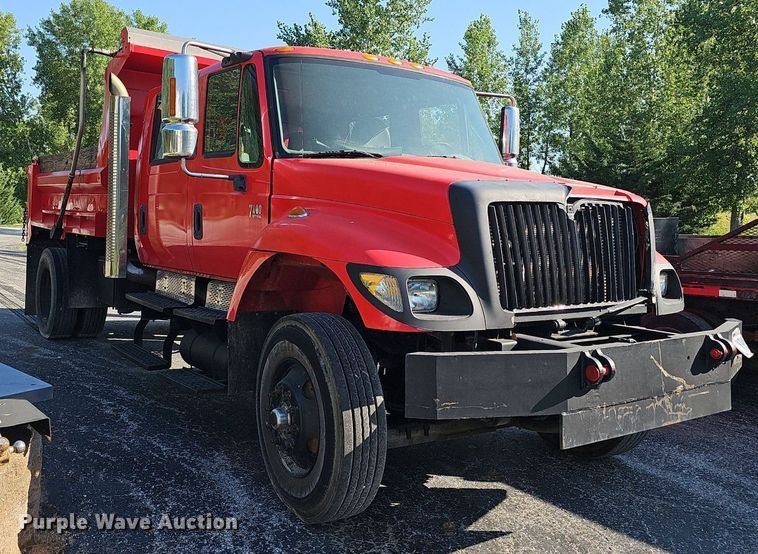 image for item DP6577 2004 International 7400 dump truck