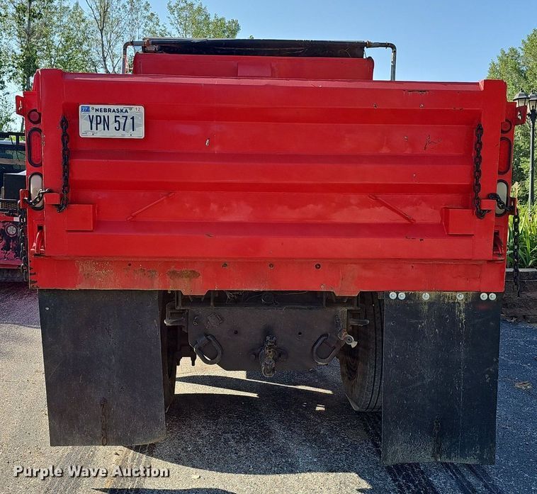 image for item DP6577 2004 International 7400 dump truck