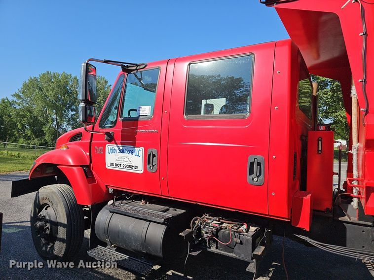 image for item DP6577 2004 International 7400 dump truck