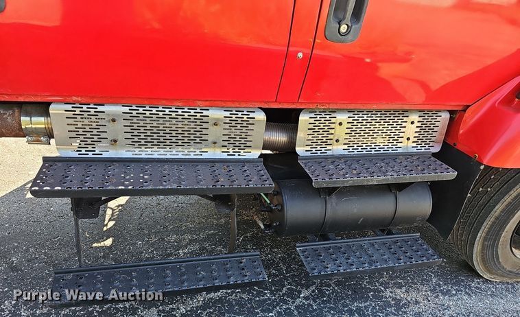 image for item DP6577 2004 International 7400 dump truck