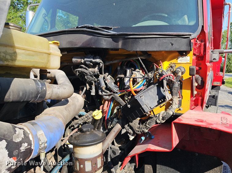 image for item DP6577 2004 International 7400 dump truck