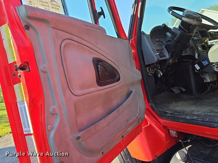 image for item DP6577 2004 International 7400 dump truck