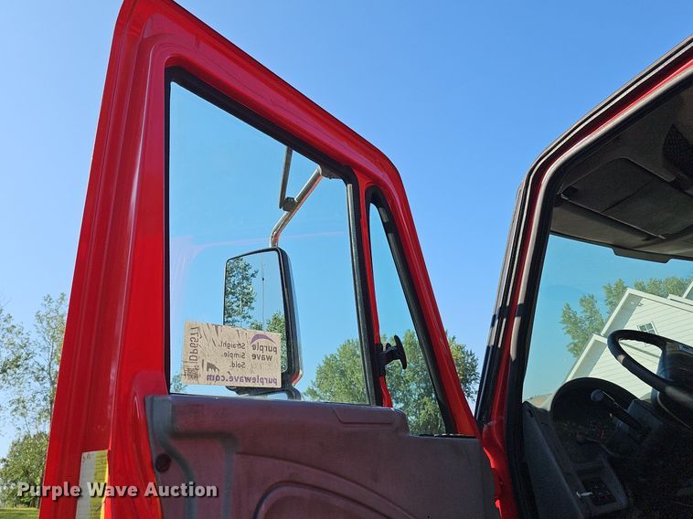 image for item DP6577 2004 International 7400 dump truck