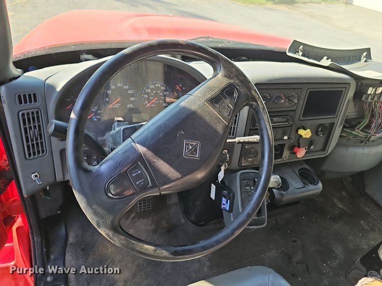 image for item DP6577 2004 International 7400 dump truck