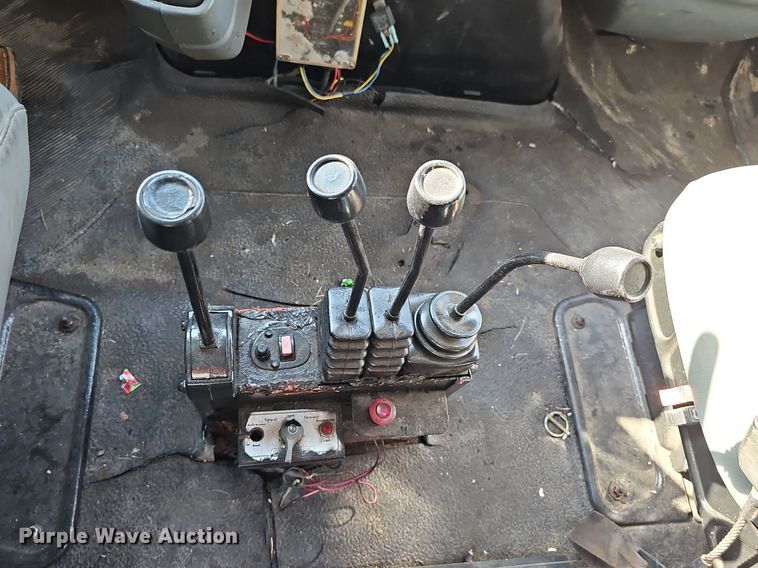 image for item DP6577 2004 International 7400 dump truck