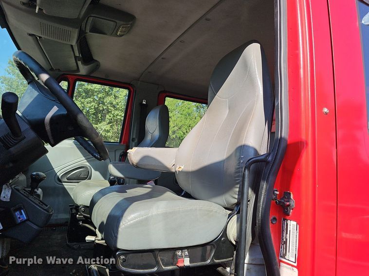 image for item DP6577 2004 International 7400 dump truck