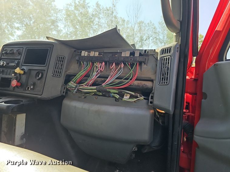 image for item DP6577 2004 International 7400 dump truck