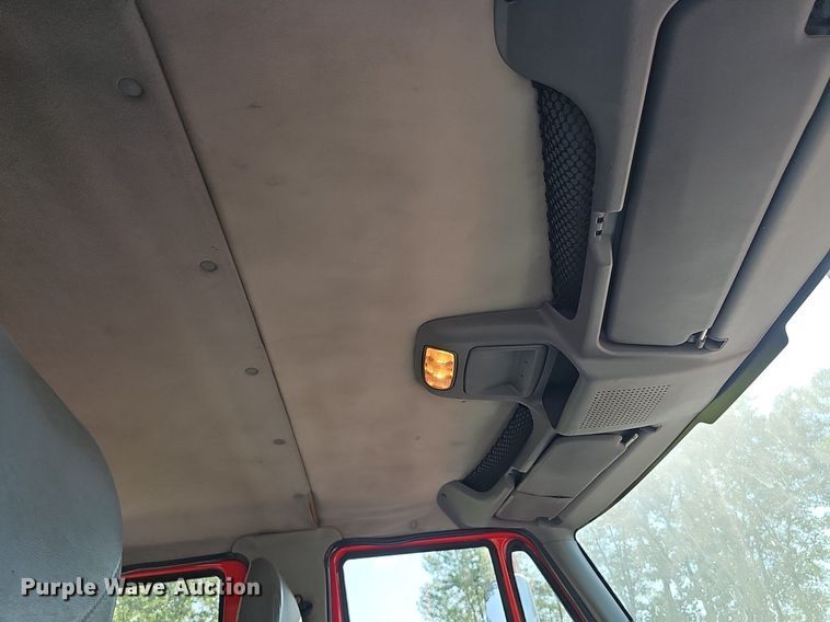 image for item DP6577 2004 International 7400 dump truck