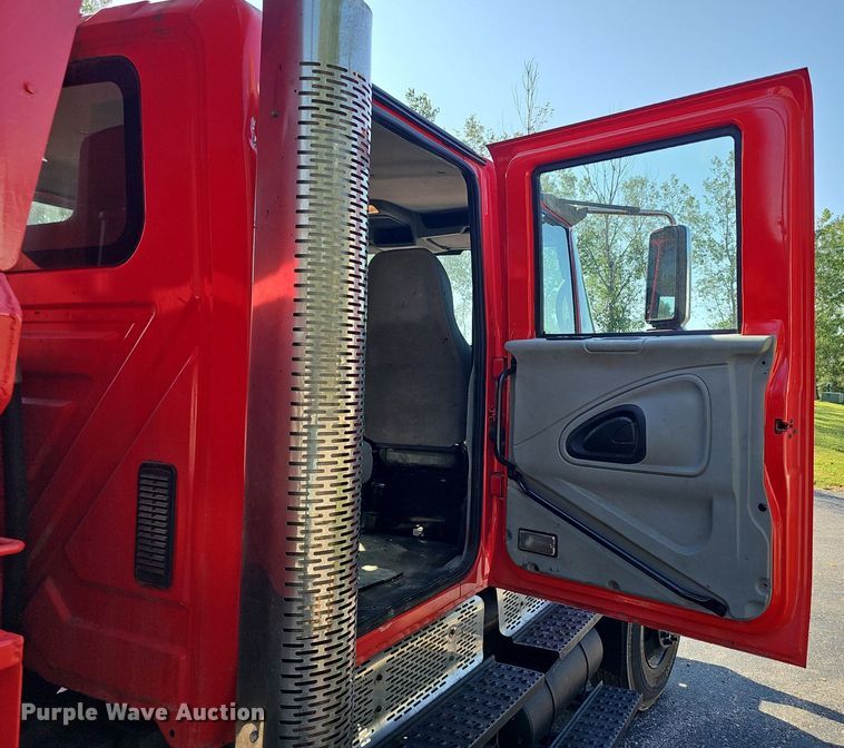 image for item DP6577 2004 International 7400 dump truck