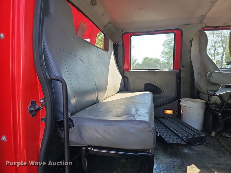 image for item DP6577 2004 International 7400 dump truck