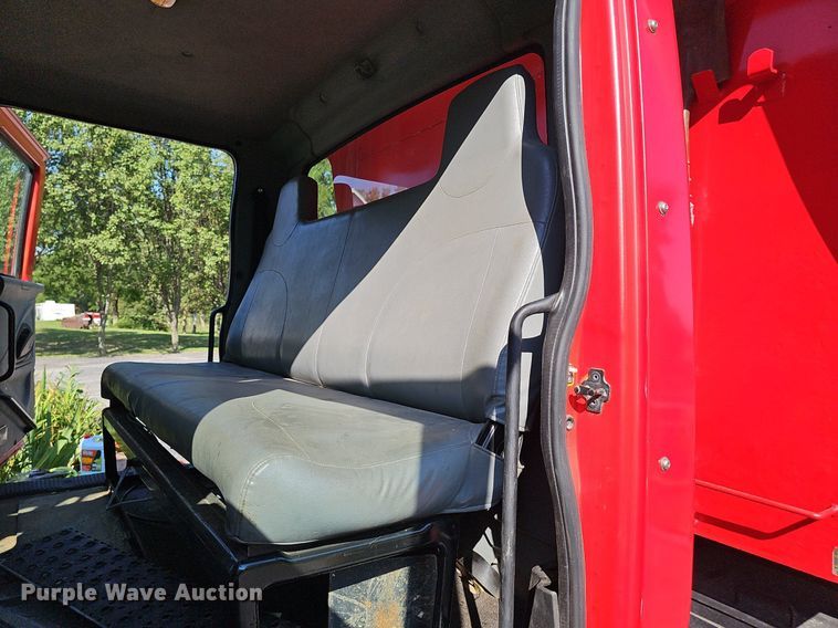 image for item DP6577 2004 International 7400 dump truck