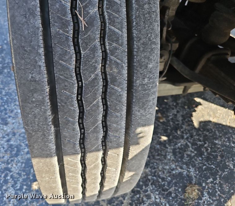 image for item DP6577 2004 International 7400 dump truck