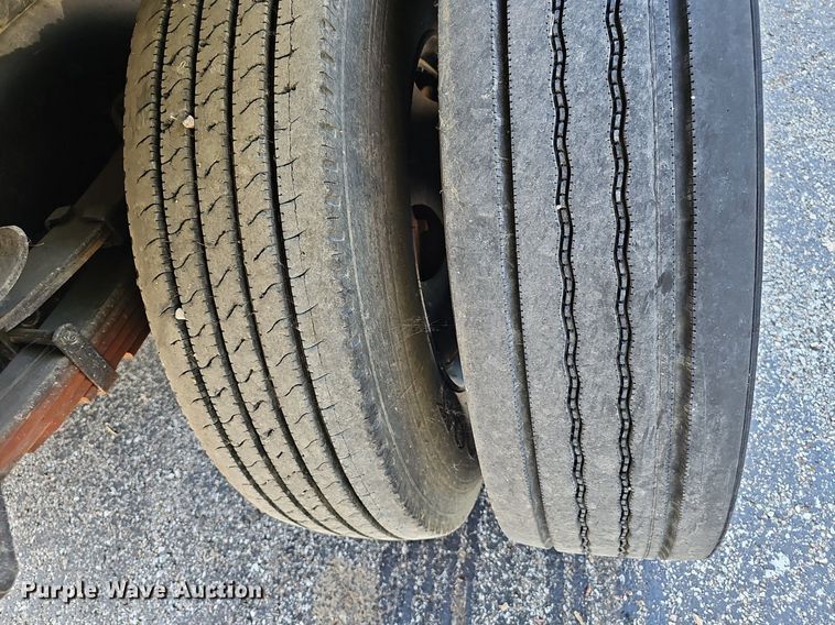 image for item DP6577 2004 International 7400 dump truck