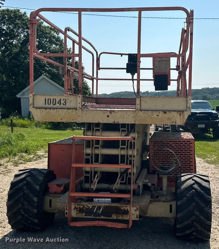 image for item DP8429 2002 JLG 33RTS scissor lift