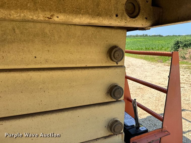 image for item DP8429 2002 JLG 33RTS scissor lift