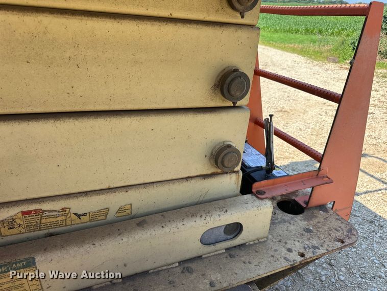 image for item DP8429 2002 JLG 33RTS scissor lift