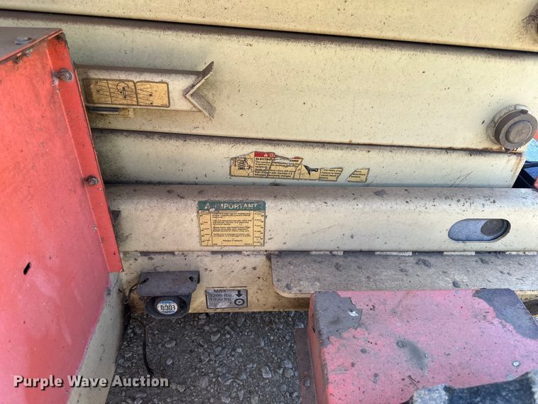 image for item DP8429 2002 JLG 33RTS scissor lift