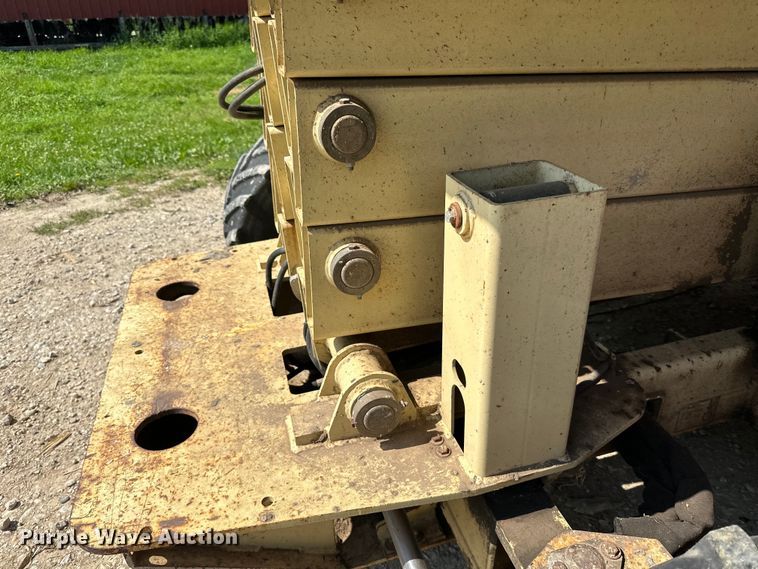 image for item DP8429 2002 JLG 33RTS scissor lift