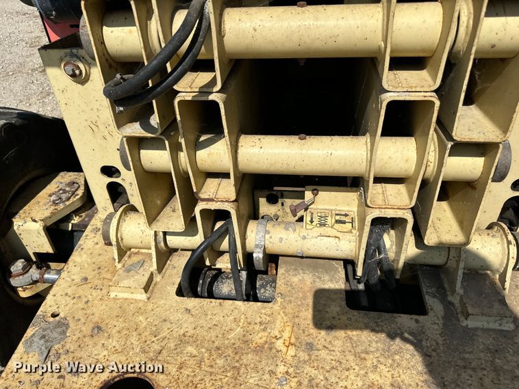 image for item DP8429 2002 JLG 33RTS scissor lift