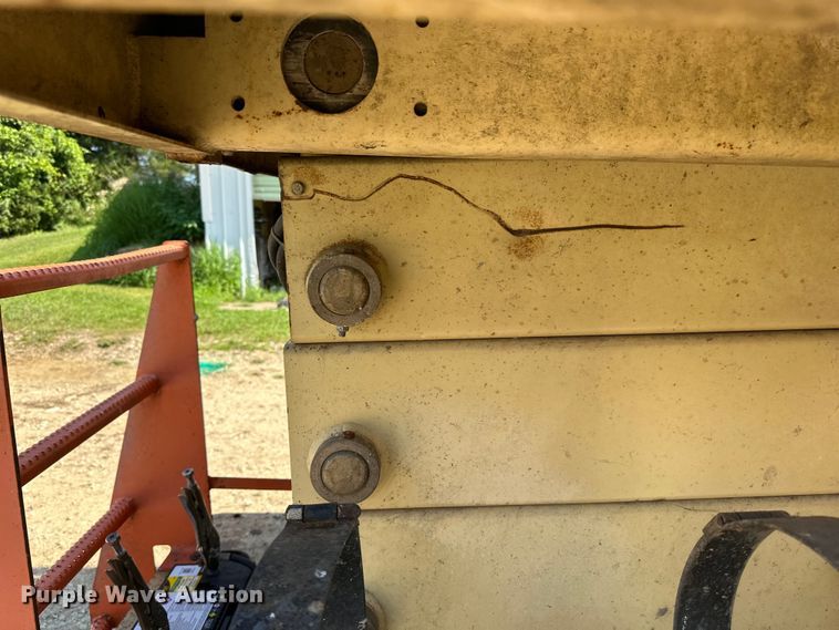image for item DP8429 2002 JLG 33RTS scissor lift