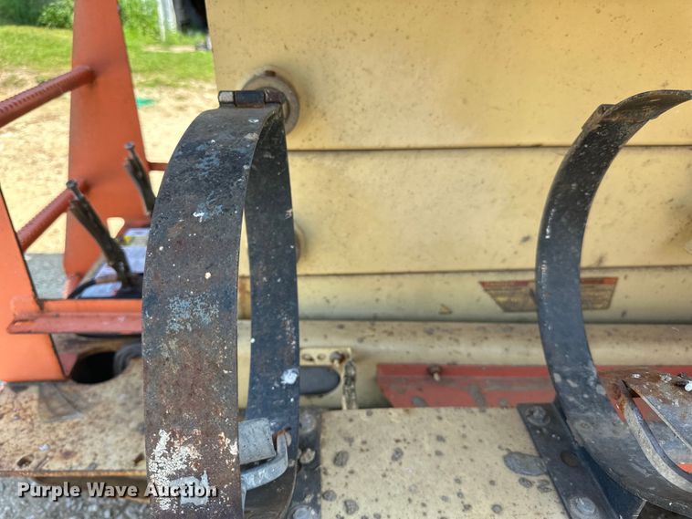 image for item DP8429 2002 JLG 33RTS scissor lift