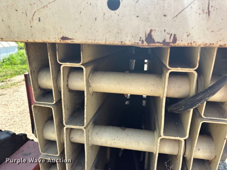 image for item DP8429 2002 JLG 33RTS scissor lift