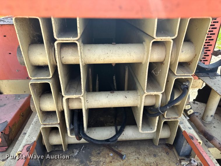 image for item DP8429 2002 JLG 33RTS scissor lift