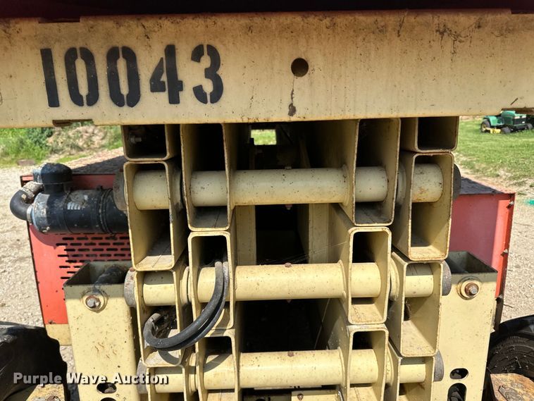 image for item DP8429 2002 JLG 33RTS scissor lift