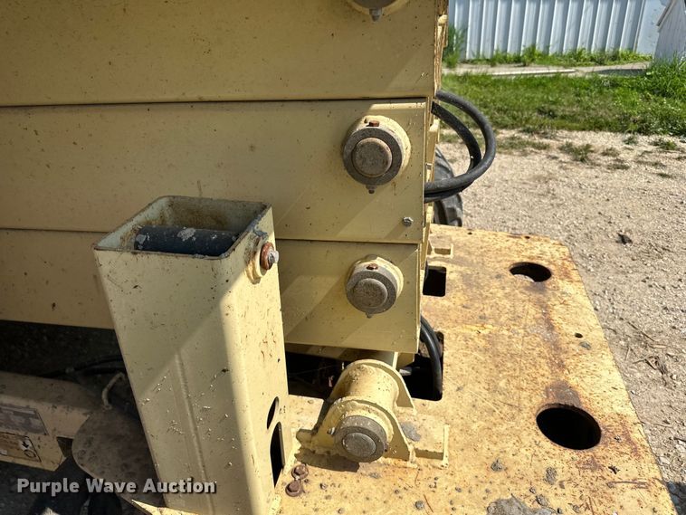 image for item DP8429 2002 JLG 33RTS scissor lift