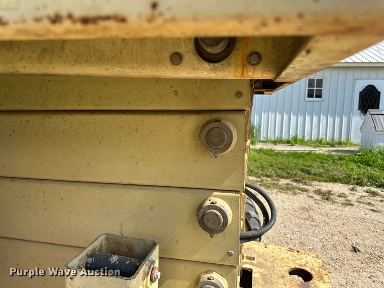 image for item DP8429 2002 JLG 33RTS scissor lift