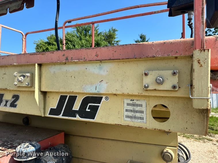 image for item DP8429 2002 JLG 33RTS scissor lift