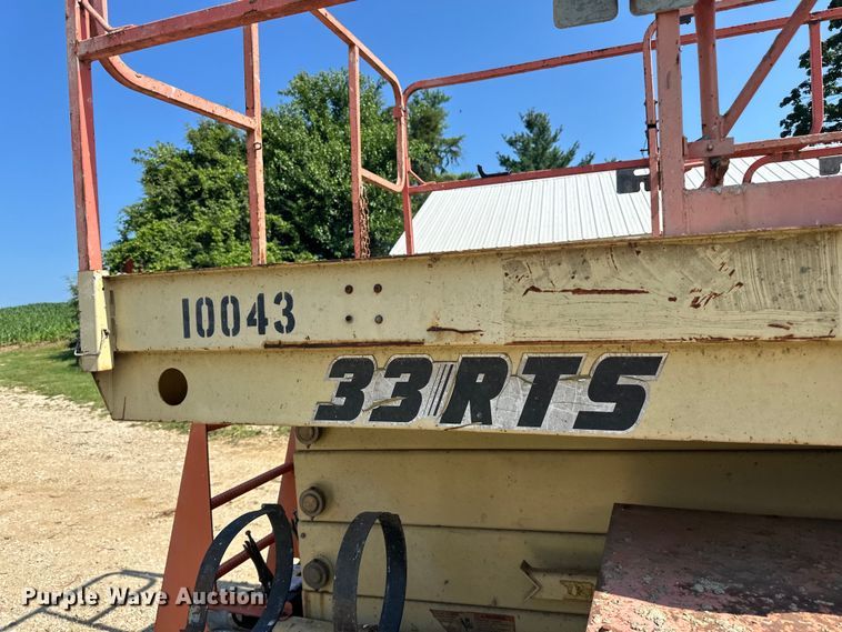 image for item DP8429 2002 JLG 33RTS scissor lift