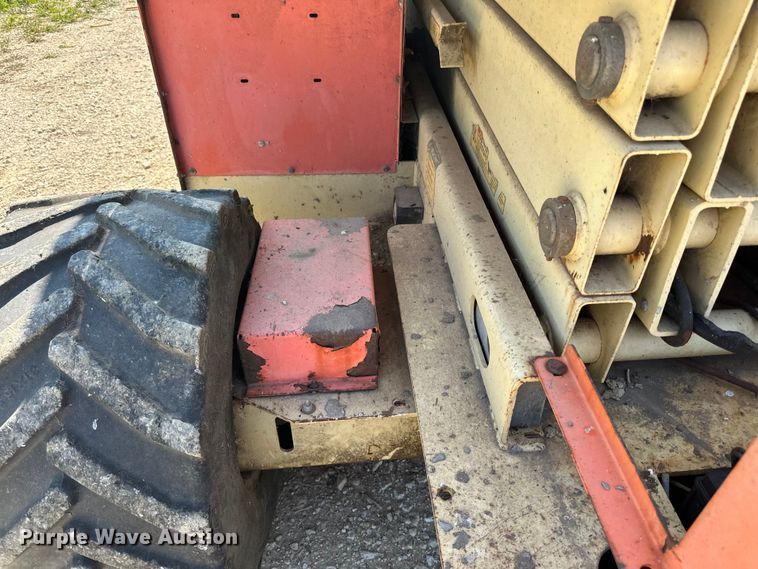 image for item DP8429 2002 JLG 33RTS scissor lift