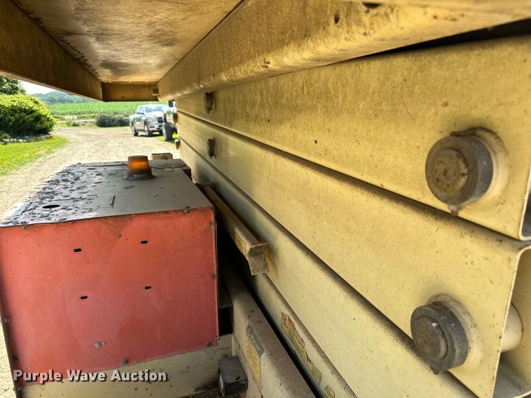 image for item DP8429 2002 JLG 33RTS scissor lift