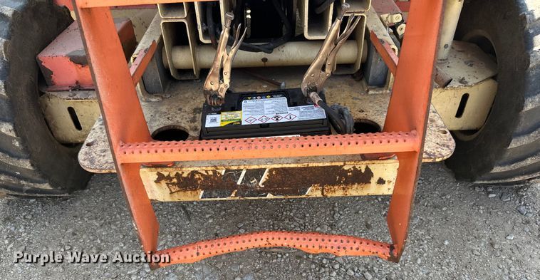 image for item DP8429 2002 JLG 33RTS scissor lift
